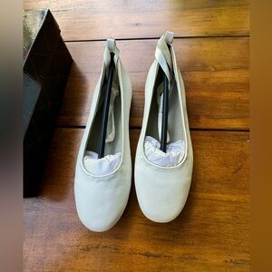 Pazitos girls white ballet flats with ribbon. EU 35 / US 3.5